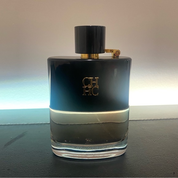 Carolina Herrera CH Men Prive Eau de Toilette Spray for Men 100ml - Picture 3 of 7